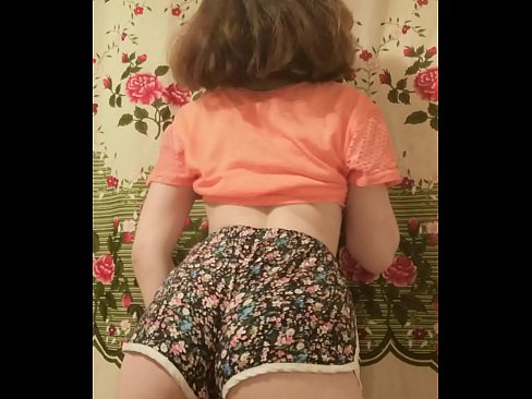 ❤️ Nena jove sexy despullant-se els pantalons curts davant la càmera Porno preciós a nosaltres ❌❤