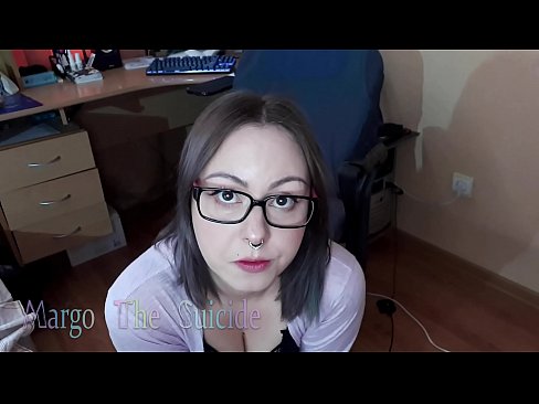❤️ Noia sexy amb ulleres xucla un consolador profundament davant la càmera Porno preciós a nosaltres ❌❤