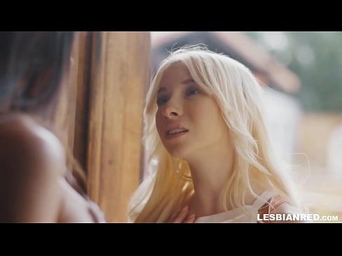 ❤️ La noia torna a casa uns mesos després i s'acaba menjant el cony de la seva madrastra Porno preciós a nosaltres ❌❤