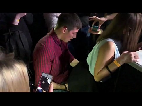 ❤️ Sexe real en una discoteca russa. Noia russa de 18 anys a l'anus i la vagina follada en una discoteca Porno preciós a nosaltres ❌❤