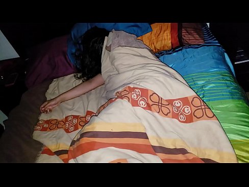 ❤️ El fillastre renya la seva jove madrastra mentre dorm. Porno preciós a nosaltres ❌❤